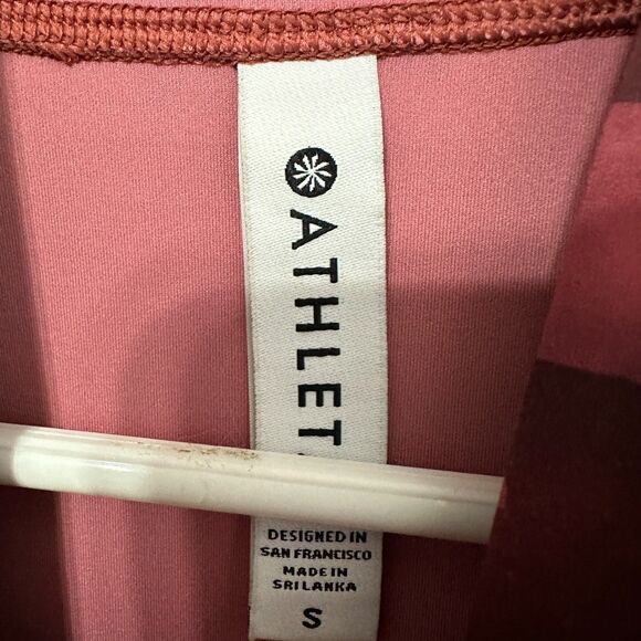 Athleta Womens Pinnacle Cropped Hoodie Red Mantra Camo Small Sweatshirt Pullover - Picture 2 of 3